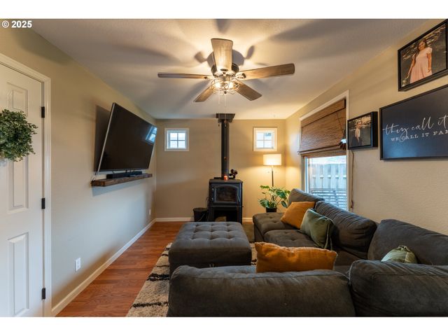 607 GETCHELL St, Amity, OR 97101