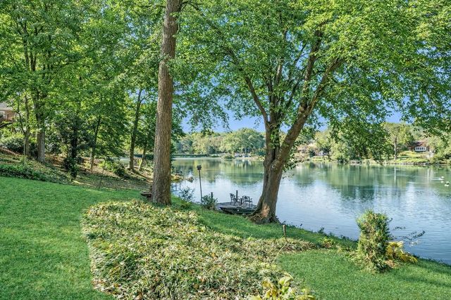 317 E Killarney Lake, Moore, SC 29369