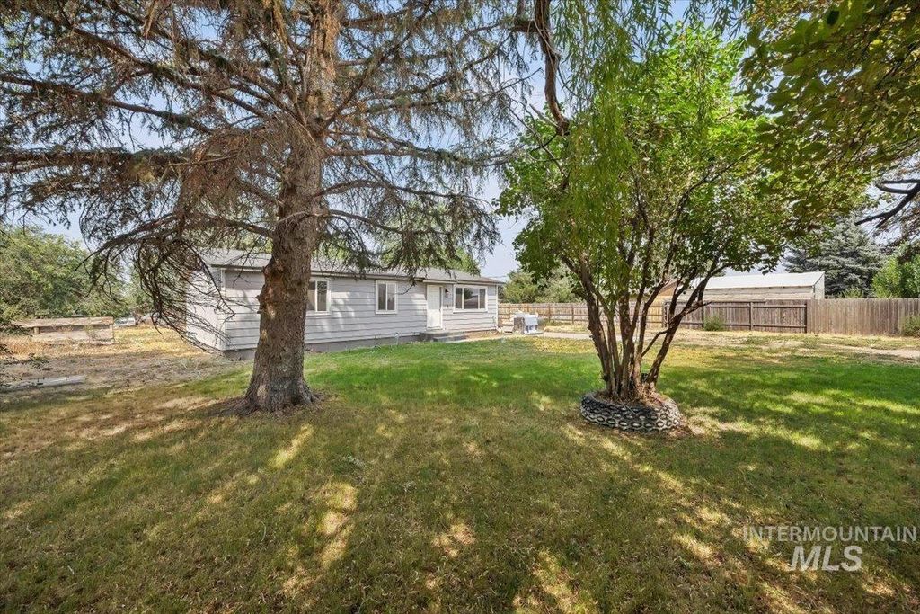 110 Park St N, Hazelton, ID 83335 photo 1