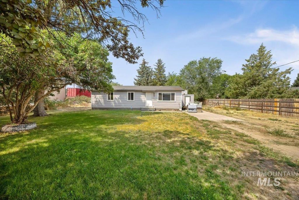 110 Park St N, Hazelton, ID 83335 photo 2