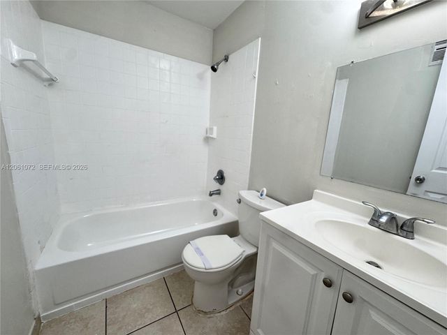 95 NE 41st St J153, Oakland Park, FL 33334