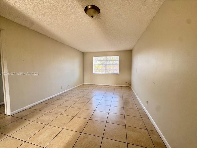 95 NE 41st St J153, Oakland Park, FL 33334