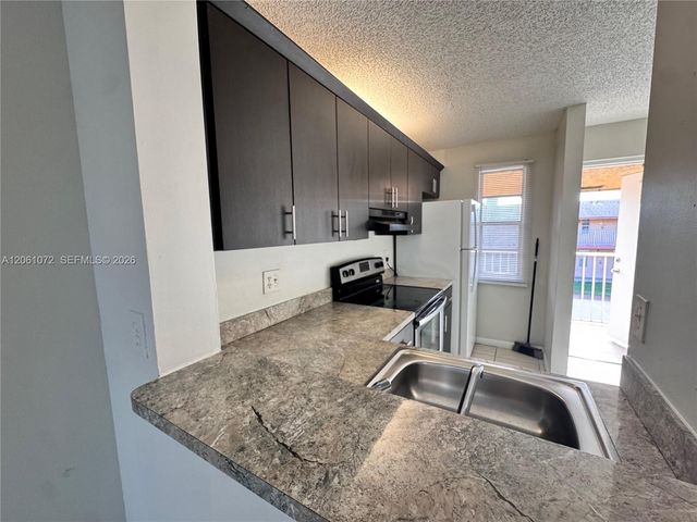 95 NE 41st St J153, Oakland Park, FL 33334