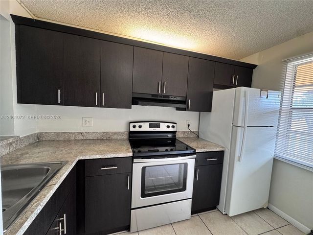 95 NE 41st St J153, Oakland Park, FL 33334