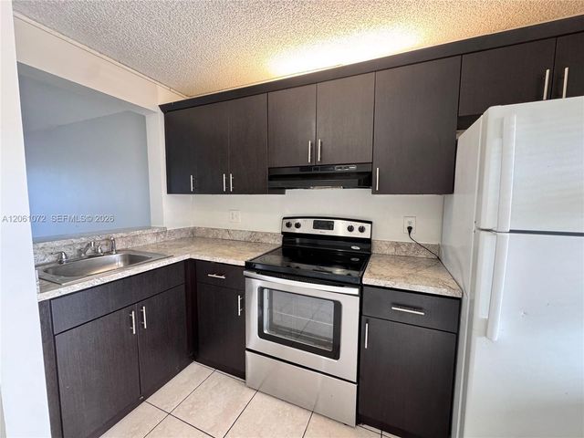 95 NE 41st St J153, Oakland Park, FL 33334
