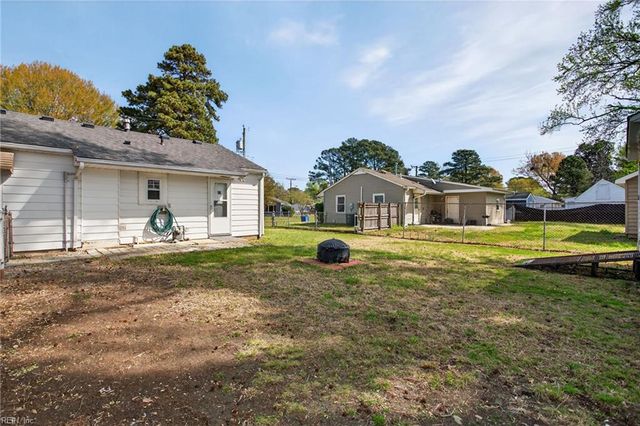 2505 Lofurno RD, Chesapeake, VA 23323