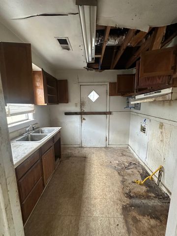 2002 CLOVERDALE DR, Memphis, TN 38114