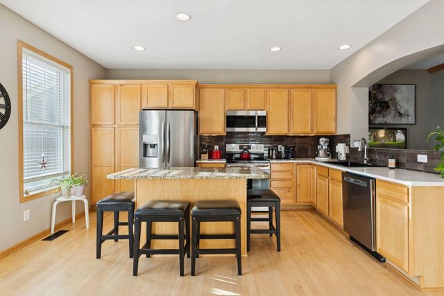 10756 Falling Water Lane B, Woodbury, MN 55129