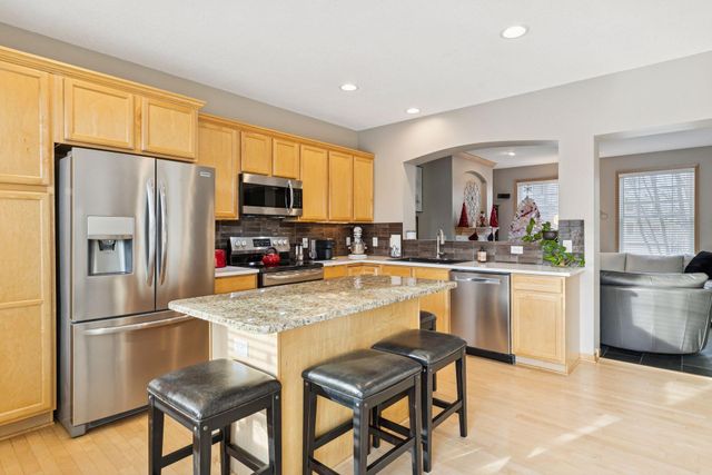 10756 Falling Water Lane B, Woodbury, MN 55129