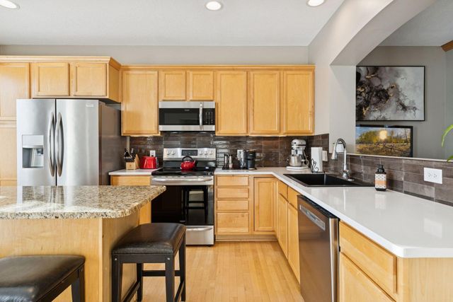 10756 Falling Water Lane B, Woodbury, MN 55129