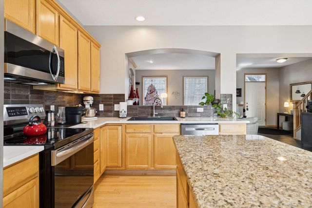 10756 Falling Water Lane B, Woodbury, MN 55129