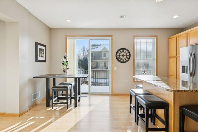 10756 Falling Water Lane B, Woodbury, MN 55129