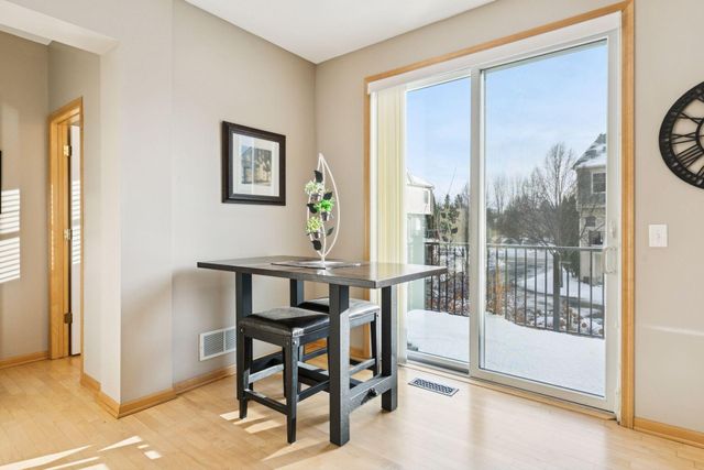 10756 Falling Water Lane B, Woodbury, MN 55129