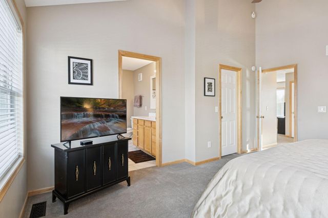 10756 Falling Water Lane B, Woodbury, MN 55129