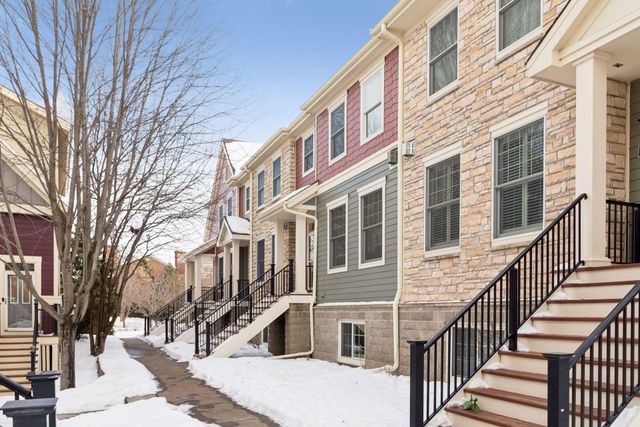 10756 Falling Water Lane B, Woodbury, MN 55129