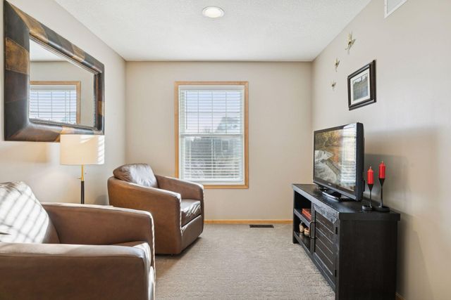 10756 Falling Water Lane B, Woodbury, MN 55129