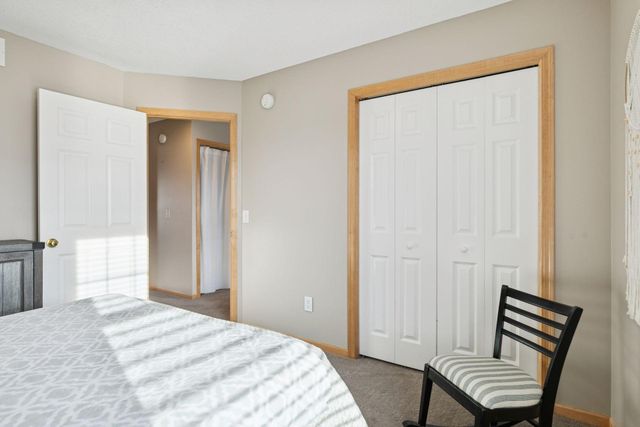 10756 Falling Water Lane B, Woodbury, MN 55129