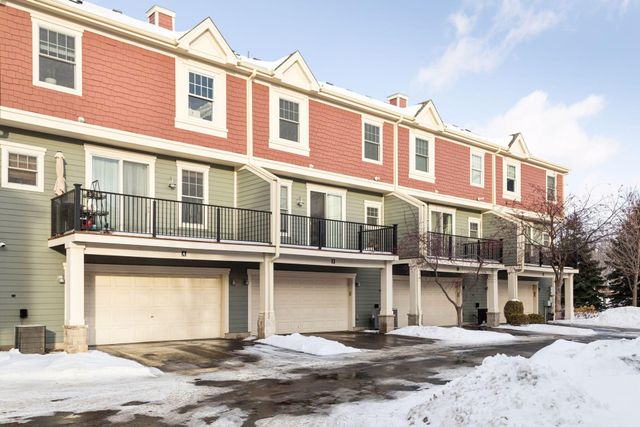 10756 Falling Water Lane B, Woodbury, MN 55129