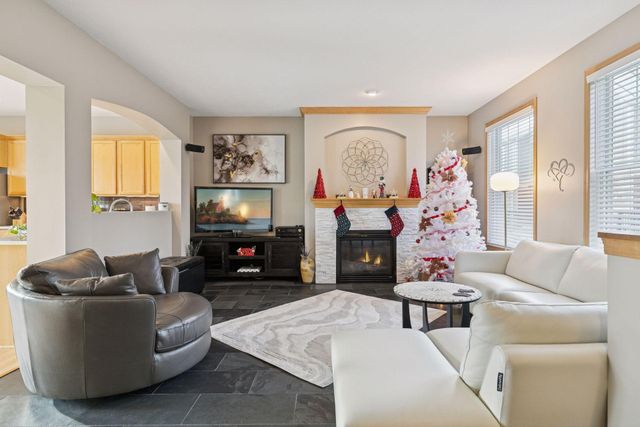 10756 Falling Water Lane B, Woodbury, MN 55129