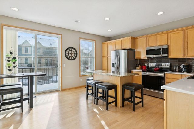 10756 Falling Water Lane B, Woodbury, MN 55129