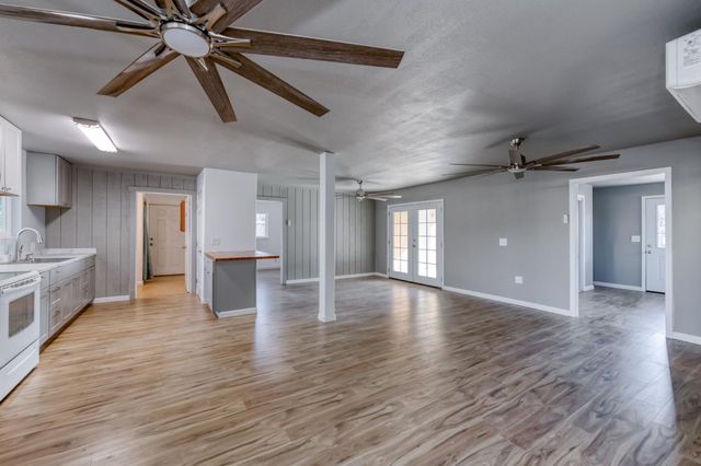 12712 E Mckinley Avenue, Sanger, CA 93657