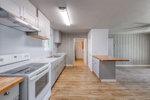 12712 E Mckinley Avenue, Sanger, CA 93657