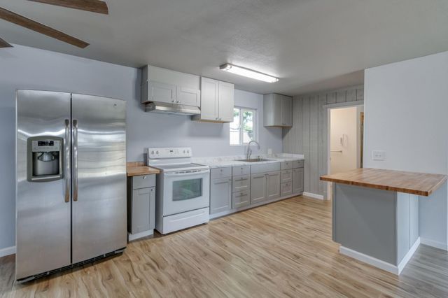 12712 E Mckinley Avenue, Sanger, CA 93657