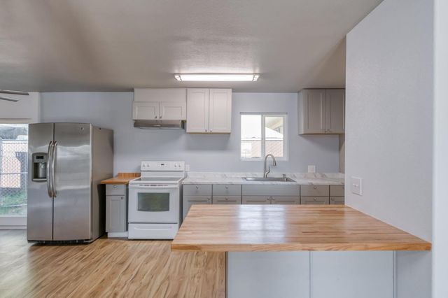 12712 E Mckinley Avenue, Sanger, CA 93657