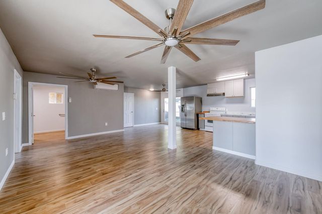 12712 E Mckinley Avenue, Sanger, CA 93657