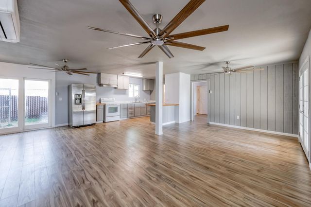 12712 E Mckinley Avenue, Sanger, CA 93657