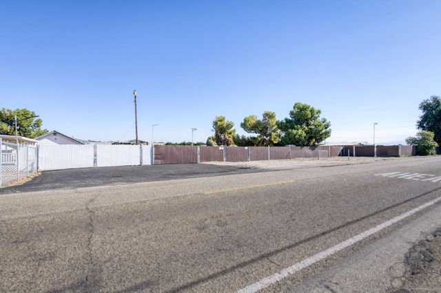 12712 E Mckinley Avenue, Sanger, CA 93657