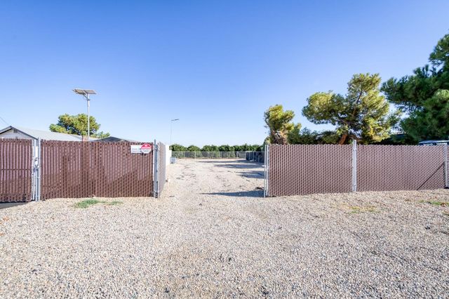 12712 E Mckinley Avenue, Sanger, CA 93657