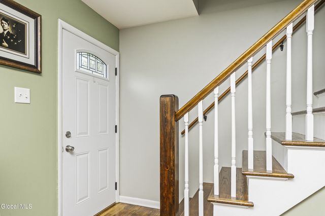 90 Teliska Avenue, North Greenbush, NY 12144