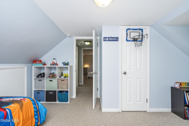 90 Teliska Avenue, North Greenbush, NY 12144