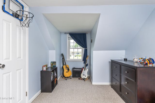 90 Teliska Avenue, North Greenbush, NY 12144