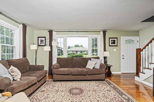 90 Teliska Avenue, North Greenbush, NY 12144