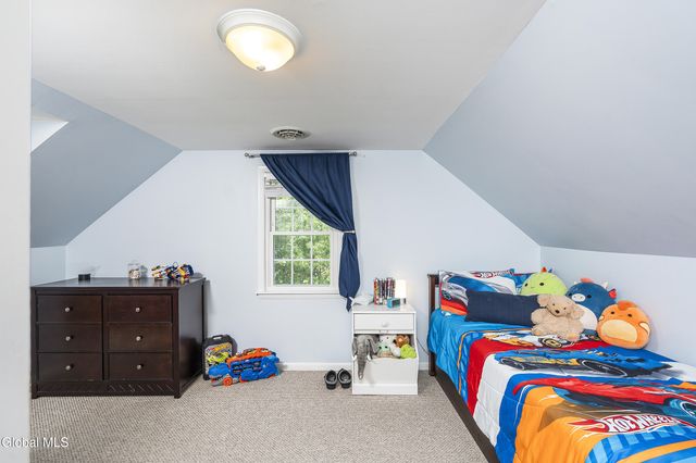 90 Teliska Avenue, North Greenbush, NY 12144