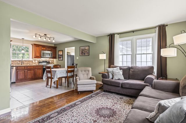 90 Teliska Avenue, North Greenbush, NY 12144