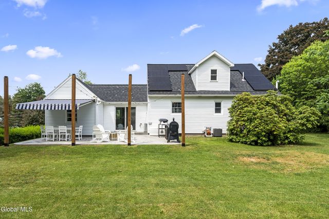 90 Teliska Avenue, North Greenbush, NY 12144