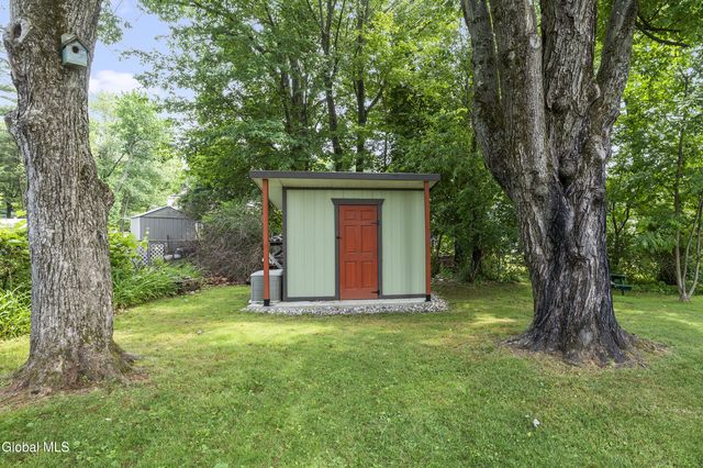 90 Teliska Avenue, North Greenbush, NY 12144