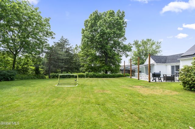 90 Teliska Avenue, North Greenbush, NY 12144