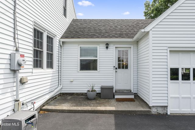 90 Teliska Avenue, North Greenbush, NY 12144