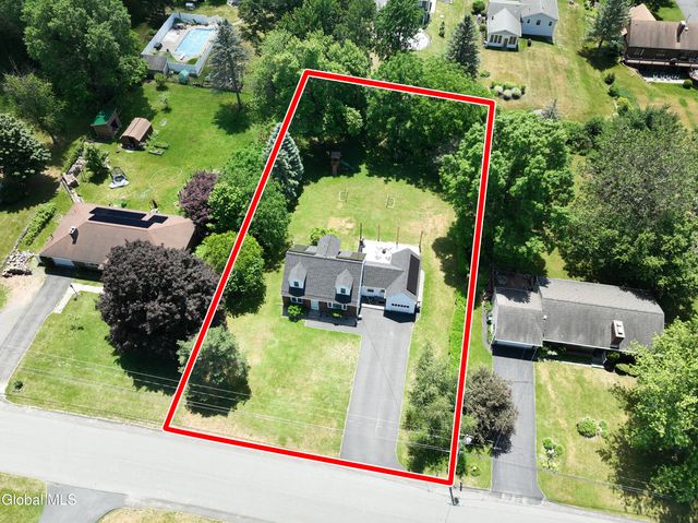 90 Teliska Avenue, North Greenbush, NY 12144