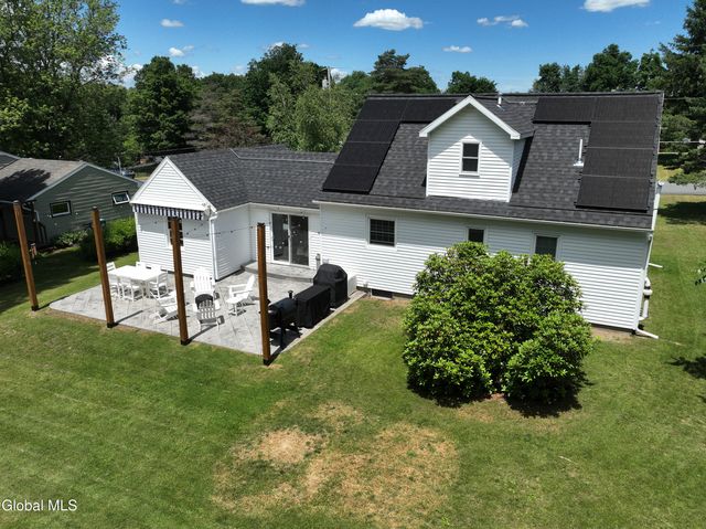 90 Teliska Avenue, North Greenbush, NY 12144