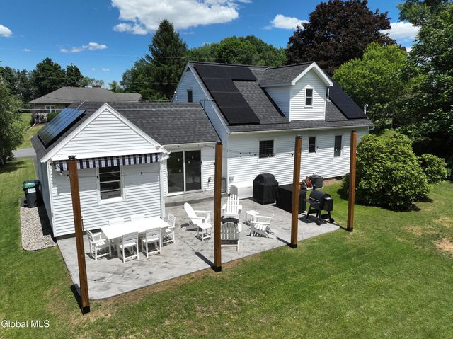 90 Teliska Avenue, North Greenbush, NY 12144