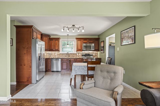 90 Teliska Avenue, North Greenbush, NY 12144