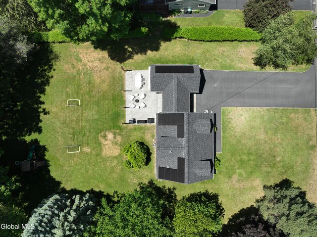90 Teliska Avenue, North Greenbush, NY 12144