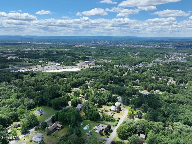 90 Teliska Avenue, North Greenbush, NY 12144