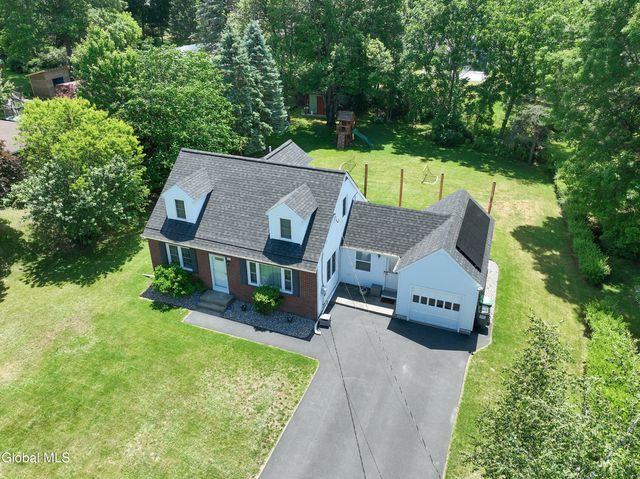 90 Teliska Avenue, North Greenbush, NY 12144