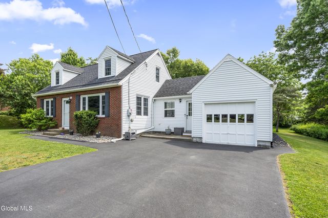 90 Teliska Avenue, North Greenbush, NY 12144